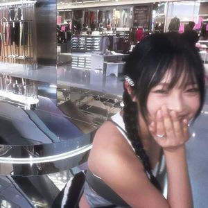 美女露大乳揉下部㊙️18禁跳舞
